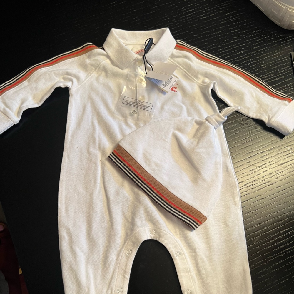 Burberry baby set